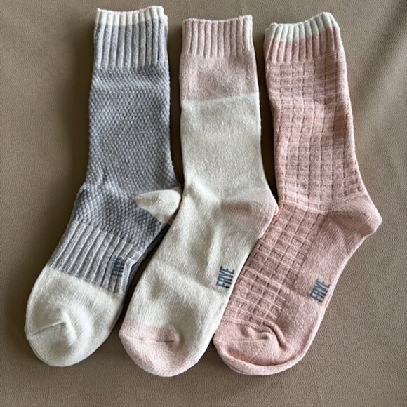Frye Womens 3 pk Micro Poly Soft Socks Rose Cream Gray OS-New in pkg - Picture 1 of 4